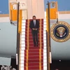 Tổng thống Barack Hussein Obama đến sân bay quốc tế Nội Bài (Hà Nội). (Ảnh: Doãn Tấn/TTXVN)