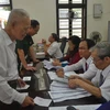 Cử tri làm thủ tục bầu cử tại khu vực bầu cử số 5, phường Trần Hưng Đạo, thành phố Thái Bình. (Ảnh: Thu Hoài/TTXVN)