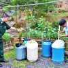 Tang vật của 2 vụ nhập lậu măng chua, dưa muối và hóa chất từ Trung Quốc vào Việt Nam bị lực lượng chức năng thu giữ. (Ảnh: Văn Đức/TTXVN) 