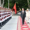 Chủ tịch nước Trần Đại Quang duyệt đội Danh dự Công an Nhân dân. (Ảnh: Nhan Sáng/TTXVN)