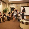 Hoạt động gây quỹ của Quỹ học bổng Hoa Phong Lan đã nhận được sự hưởng ứng của đông đảo cộng đồng người Việt Nam tại Singapore. (Ảnh: Khánh Chi/Vietnam+) 