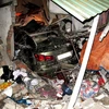 Xe Lexus mất lái đâm vào nhà dân khiến 6 người thương vong