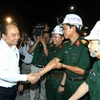 Thủ tướng Nguyễn Xuân Phúc đến thăm, động viên các kỹ sư, công nhân trên công trường xây dựng hầm Đèo Cả nằm trên Quốc lộ 1, nối liền hai tỉnh Khánh Hòa và Phú Yên. (Ảnh: Thống Nhất/TTXVN)