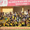 Cổ động viên Sông Lam Nghệ An ăn mừng bàn thắng của đội chủ nhà ghi vào lưới đội Becamex Bình Dương. (Ảnh: Thanh Tùng/TTXVN)