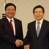 Thủ tướng Hàn Quốc Hwang Kyo-Ahn tiếp Bí thư Thành ủy Thành phố Hồ Chí Minh Đinh La Thăng. (Ảnh: Anh Tuấn/Vietnam+)