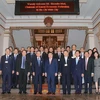 Chủ tịch UBND Thành phố Hồ Chí Minh Nguyễn Thành Phong với Chủ tịch Liên đoàn Kinh tế vùng Kansai ông Shosuke Mori cùng các đại biểu. (Ảnh: Thanh Vũ/TTXVN)