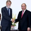 Thủ tướng Nguyễn Xuân Phúc tiếp Bộ trưởng Bộ Hạ tầng và Giao thông vận tải Italy Graziano Delrio đang có chuyến thăm và làm việc tại Việt Nam. (Ảnh: Thống Nhất/TTXVN)