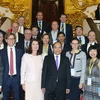 Thủ tướng Nguyễn Xuân Phúc với bà Ann Linde và các đại biểu trong đoàn. (Ảnh: Thống Nhất/TTXVN)