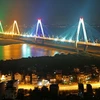 Cầu Nhật Tân - một trong ba cây cầu có số nhịp dây văng lớn nhất thế giới. (Ảnh: Huy Hùng/TTXVN)