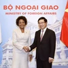 Bộ trưởng Ngoại giao Phạm Bình Minh hội đàm với bà Michaelle Jean, Tổng Thư ký Tổ chức Pháp ngữ Quốc tế. (Ảnh: An Đăng/TTXVN) 