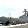 Một tàu trong Biên đội tàu Hải quân Trung Quốc cập Cảng Quốc tế Cam Ranh. (Ảnh: Nguyên Lý/TTXVN)