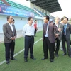 Nguyên Chủ tịch nước Nguyễn Minh Triết thăm sân tập bóng đá tại Trung tâm đào tạo bóng đá trẻ Việt Nam. (Ảnh: Quốc Khánh/TTXVN)