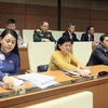 Đoàn đại biểu Quốc hội tỉnh Bắc Giang biểu quyết thông qua Nghị quyết về chất vấn và trả lời chất vấn. (Ảnh: Phạm Kiên/TTXVN)