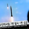 Bản tin truyền hình Hàn Quốc về một vụ thử tên lửa của Triều Tiên. (Nguồn: EPA/TTXVN)