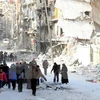 Người dân Syria sơ tán khỏi khu vực phía đông thành phố Aleppo ngày 29/11. (Nguồn: EPA/TTXVN)