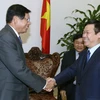 Phó Thủ tướng Vương Đình Huệ tiếp ông Bouasone Bouphavanh, Viện trưởng Viện Nghiên cứu Kinh tế quốc gia Lào, nguyên Thủ tướng Chính phủ Lào. (Ảnh: Nguyễn Dân/TTXVN)