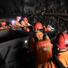 Lực lượng cứu hộ làm nhiệm vụ tại hiện trường một vụ nổ mỏ than ở Trung Quốc. (Nguồn: THX/TTXVN)