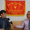 Ông Bùi Trung Thướng (trái) trả lời phỏng vấn của phóng viên TTXVN. (Ảnh: Đăng Chính/Vietnam+)