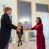 Đại sứ Việt Nam Ngô Thị Hòa trình quốc thư lên Nhà Vua Hà Lan. (Nguồn: Đại sứ quán Việt Nam tại Hà Lan)