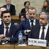 Lãnh đạo cộng đồng Cyprus gốc Thổ Nhĩ Kỳ Mustafa Akinci (phải, hàng đầu) tham dự cuộc hòa đàm về tái thống nhất đảo Cyprus ở Geneva, Thụy Sĩ ngày 12/1. (Nguồn: AFP/TTXVN)