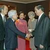 Chủ tịch nước Trần Đại Quang và Phu nhân Nguyễn Thị Hiền đến tiễn Nhà vua Nhật Bản Akihito và Hoàng hậu Michiko rời thủ đô Hà Nội, lên đường thăm Cố đô Huế. (Ảnh: Nhan Sáng/TTXVN)