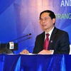 Chủ tịch SOM APEC 2017 Bùi Thanh Sơn chủ trì họp báo quốc tế. (Ảnh: Nguyễn Khang/TTXVN)