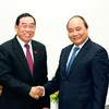 Thủ tướng Nguyễn Xuân Phúc tiếp Bộ trưởng Bộ Công chính và Vận tải Lào Bounchanh Sinthavong đang thăm và làm việc tại Việt Nam. (Ảnh: Thống Nhất/TTXVN)