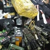 Tang vật bị thu giữ trong vụ triệt phá đường dây mua bán vũ khí qua mạng. (Nguồn: Công an Thành phố Hồ Chí Minh)