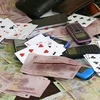 Bắt quả tang 12 đối tượng tổ chức đánh bạc trong quán càphê