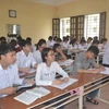 Học sinh lớp 12 tích cực ôn tập trước kỳ thi THPT Quốc gia. (Ảnh: Thu Hoài/TTXVN)