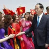 Quang cảnh lễ đón Chủ tịch nước Trần Đại Quang và Phu nhân Nguyễn Thị Hiền tại sân bay Quốc tế Bắc Kinh. (Ảnh: Nhan Sáng/TTXVN)