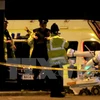 Lực lượng chống khủng bố Anh điều tra tại hiện trường vụ nổ ở sân vận động Manchester ngày 23/5. (Nguồn: EPA/TTXVN) 
