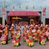 Biểu diễn múa Lục cúng hoa đăng tại lễ hội. (Ảnh: Nguyên Lý/TTXVN)