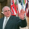 Ông Helmut Kohl tới dự hội nghị Liên minh châu Âu ở Lancaster House, London, Anh, ngày 12/3/1998. (Nguồn: AFP/TTXVN)