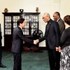 Đại sứ Việt Nam tại Guyana Đỗ Bá Khoa trình Thư ủy nhiệm của Chủ tịch nước Trần Đại Quang lên Tổng thống Cộng hòa Hợp tác Guyana David Granger. (Nguồn: Bộ Ngoại giao)