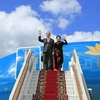 Chủ tịch nước Trần Đại Quang và Phu nhân đến sân bay Vnukovo 2. (Ảnh: Nhan Sáng/TTXVN)