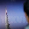 Một vụ thử tên lửa đạn đạo tầm trung của Triều Tiên được phát trên truyền hình ở Seoul ngày 22/5. (Nguồn: EPA/TTXVN) 