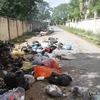 Hàng tấn rác thải "bủa vây" thị trấn Hương Khê.