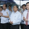 Thủ tướng Nguyễn Xuân Phúc dâng hương tưởng niệm Liệt sỹ tại Khu di tích lịch sử lưu niệm Trung đoàn 52 Tây Tiến. (Ảnh: Doãn Tấn/TTXVN)