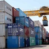 Bốc xếp container tại Cảng Đà Nẵng. (Ảnh: Trần Lê Lâm/TTXVN)