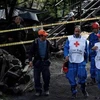 Nhân viên cứu hộ tại hiện trường vụ sập mỏ vàng. (Nguồn: Thenews.com.pk)
