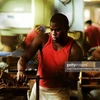 Một công nhân Cuba tại nhà máy sản xuất cigar. (Nguồn: Getty Images)