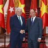 Thủ tướng Nguyễn Xuân Phúc và Thủ tướng Thổ Nhĩ Kỳ Binali Yildirim chủ trì buổi họp báo. (Ảnh: Thống Nhất/TTXVN)