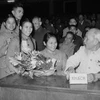 Chủ tịch Hồ Chí Minh nói chuyện thân mật với đại biểu Thanh niên xung phong dự Đại hội thanh niên xung phong chống Mỹ cứu nước toàn miền Bắc (tháng 1/1967). (Nguồn: Ảnh tư liệu TTXVN) 