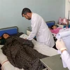 Một phụ nữ Afghanistan bị thương đang được điều trị. (Nguồn: AFP)