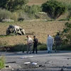 Cảnh sát điều tra tại hiện trường vụ đánh bom xe nhằm vào một nhà báo tại Bidnija, Malta ngày 16/10. (Nguồn: AFP/TTXVN)