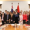 Chủ tịch Quốc hội Nguyễn Thị Kim Ngân tiếp đại diện sinh viên Australia đến Việt Nam học và thực tập theo khuôn khổ Chương trình Colombo mới của Chính phủ Australia. (Ảnh: Trọng Đức/TTXVN)