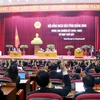 Các đại biểu thông qua Nghị quyết thu phí tham quan khu di tích Yên Tử từ 1/1/2018. (Ảnh: Văn Đức/TTXVN)