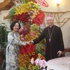 Bà Trương Thị Mai chúc mừng Giáng sinh tới các vị chức sắc, bà con giáo dân trong toàn Giáo phận Xuân Lộc. (Ảnh: Lê Xuân/TTXVN)