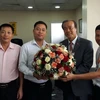 Đại sứ Việt Nam tại Tanzania Nguyễn Kim Doanh đến thăm chúc mừng Công ty Halotel nhân Ngày thành lập Quân đội nhân dân Việt Nam. (Ảnh: Dư Thanh Hưng/TTXVN)